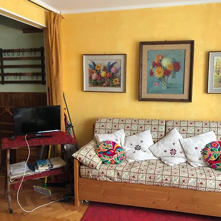 Small Flat 50 M From The Slopes Апартаменти *