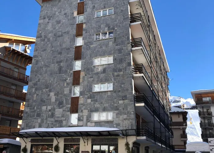 Small Flat 50 M From The Slopes דירה *