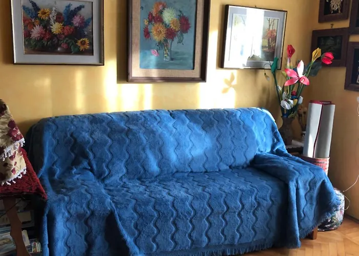 Small Flat 50 M From The Slopes דירה